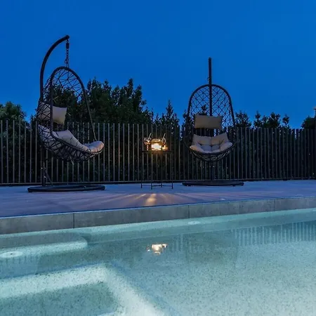 Villa In With Swimming Pool