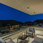 Villa In With Swimming Pool Medulin