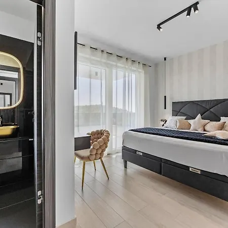 In Medulin With Swimming Pool Willa Medulin